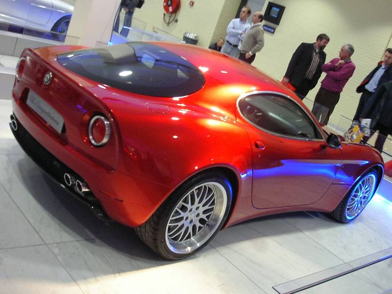 800px-Alfa_Romeo_8c_back
